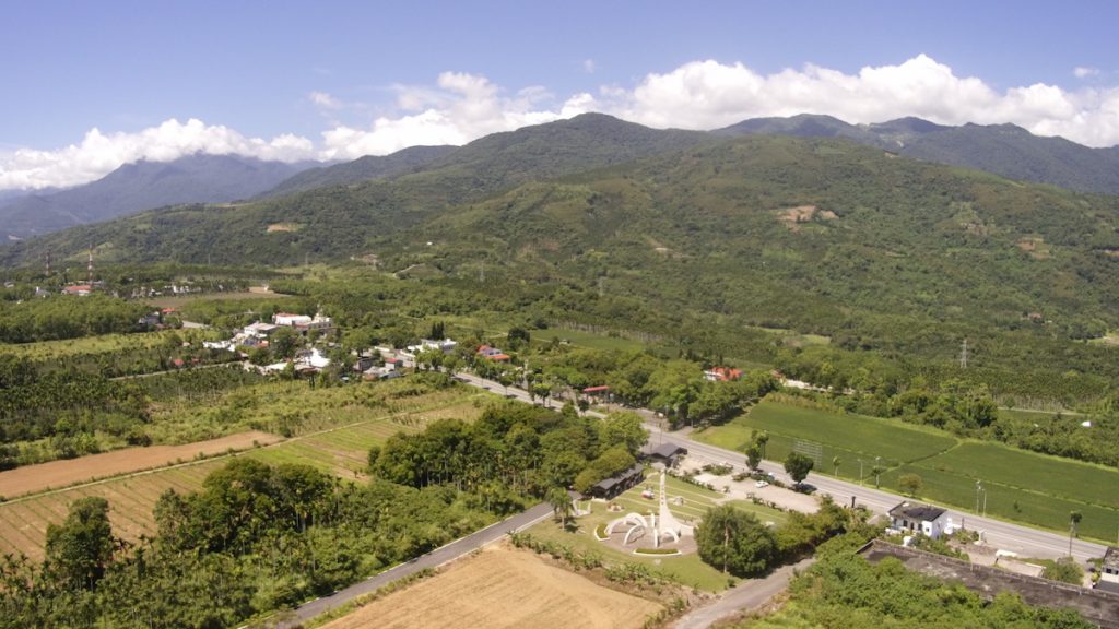 從東面鳥瞰 瑞穗鄉舞鶴村北回歸線標誌公園