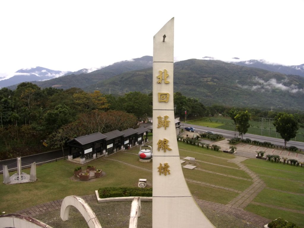 東面拍攝北回歸線碑